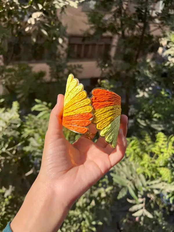 إسورة "نسيج الأرض" من مجموعة الألوان الترابية