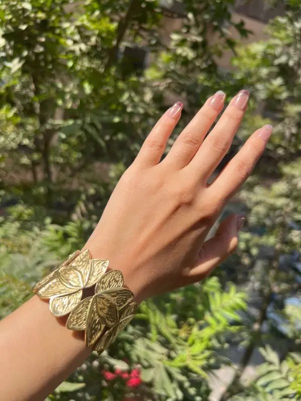 بانجل "زهرة اللوتس" من مجموعة الأناقة الطبيعية