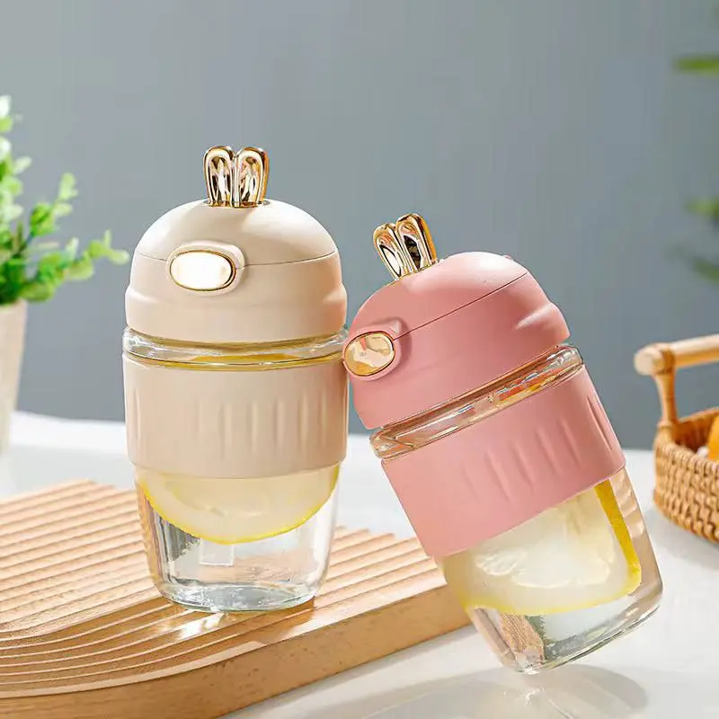 مج الدب الزجاجي بغطاء سيليكون