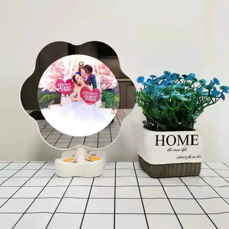 مرآة الوردة السحرية