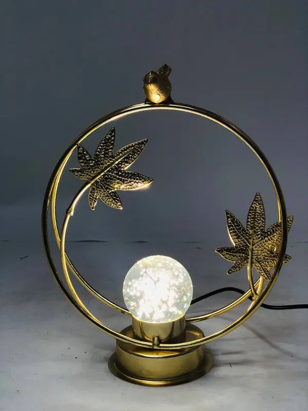 تحفة الكون الزجاجية المضيئة