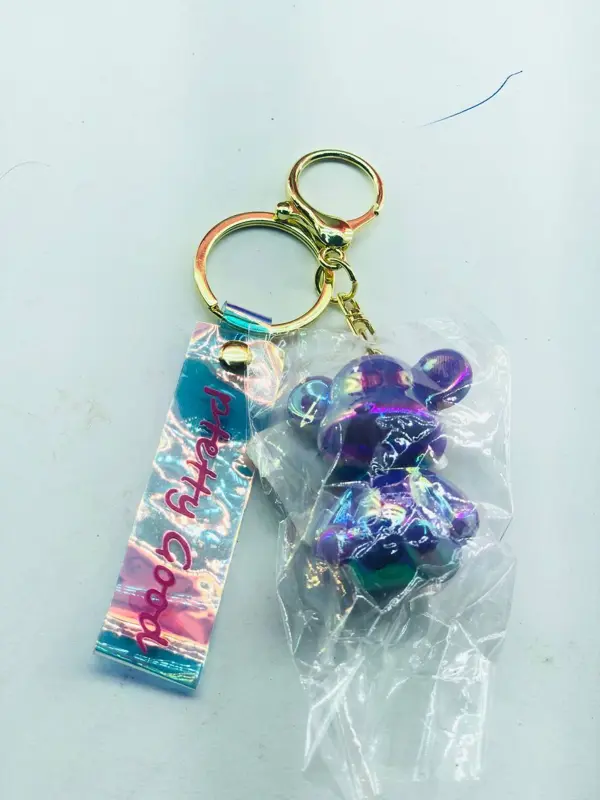 ميدالية الدب الجالس الساحرة، تصميم فريد بألوان جذابة